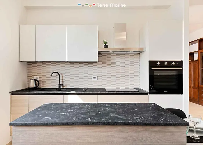 Giuly House, Terre Marine